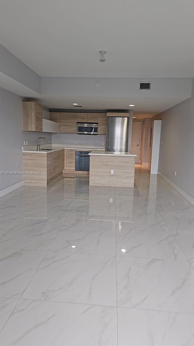 16385 Biscayne Blvd 902 Property Photo 1