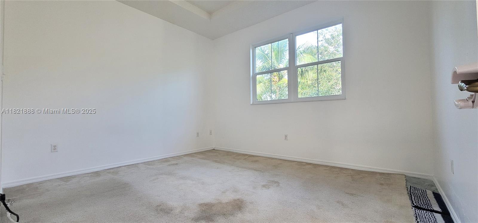 975 Ne 42nd Pl Property Photo 11