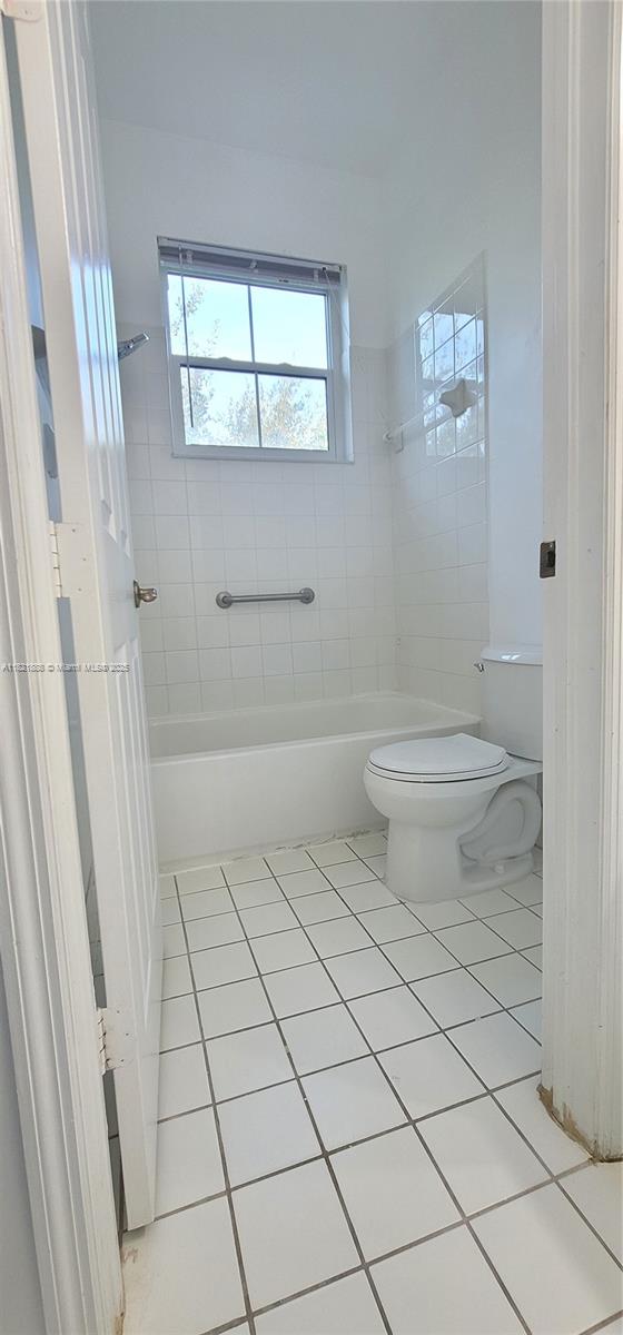975 Ne 42nd Pl Property Photo 12