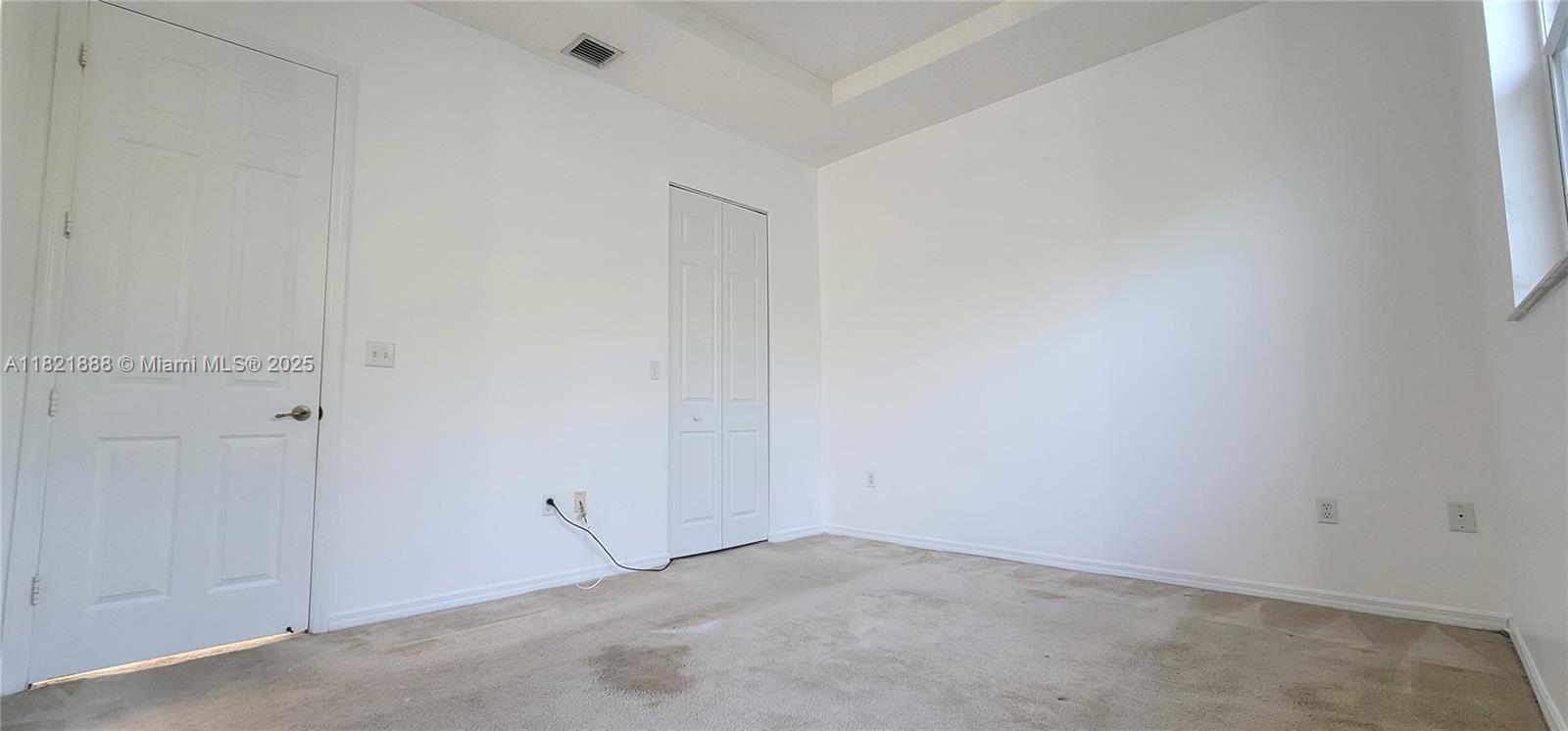 975 Ne 42nd Pl Property Photo 13