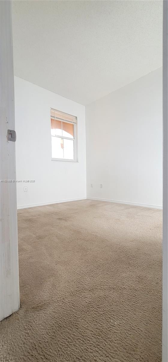 975 Ne 42nd Pl Property Photo 17