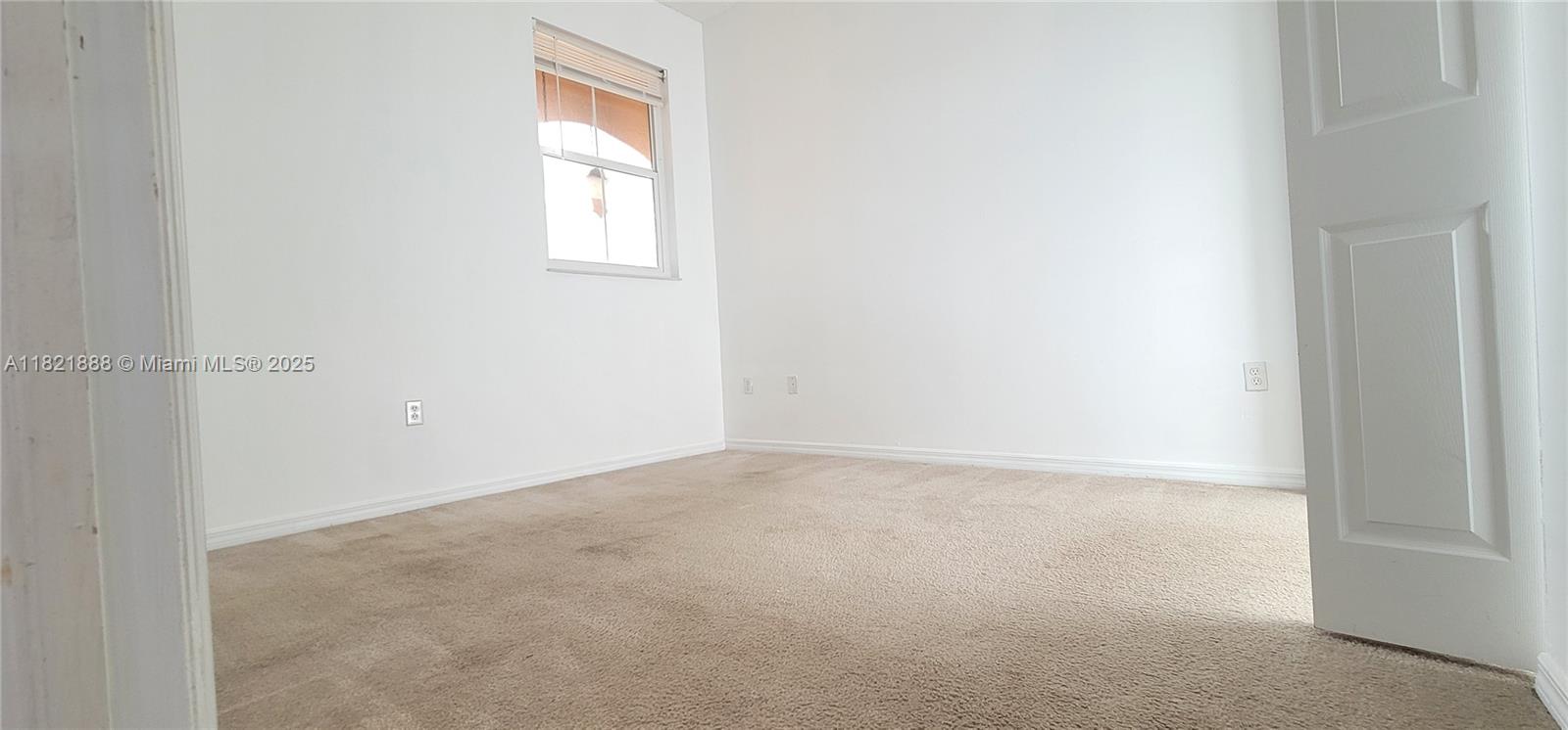 975 Ne 42nd Pl Property Photo 18