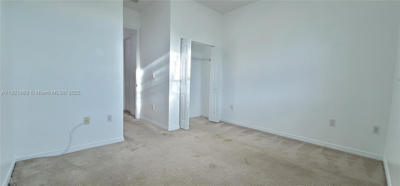 975 Ne 42nd Pl Property Photo 22