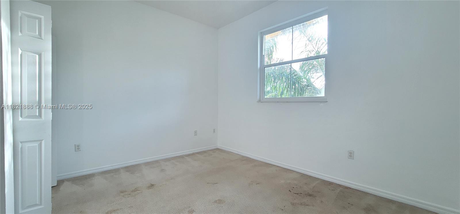 975 Ne 42nd Pl Property Photo 23