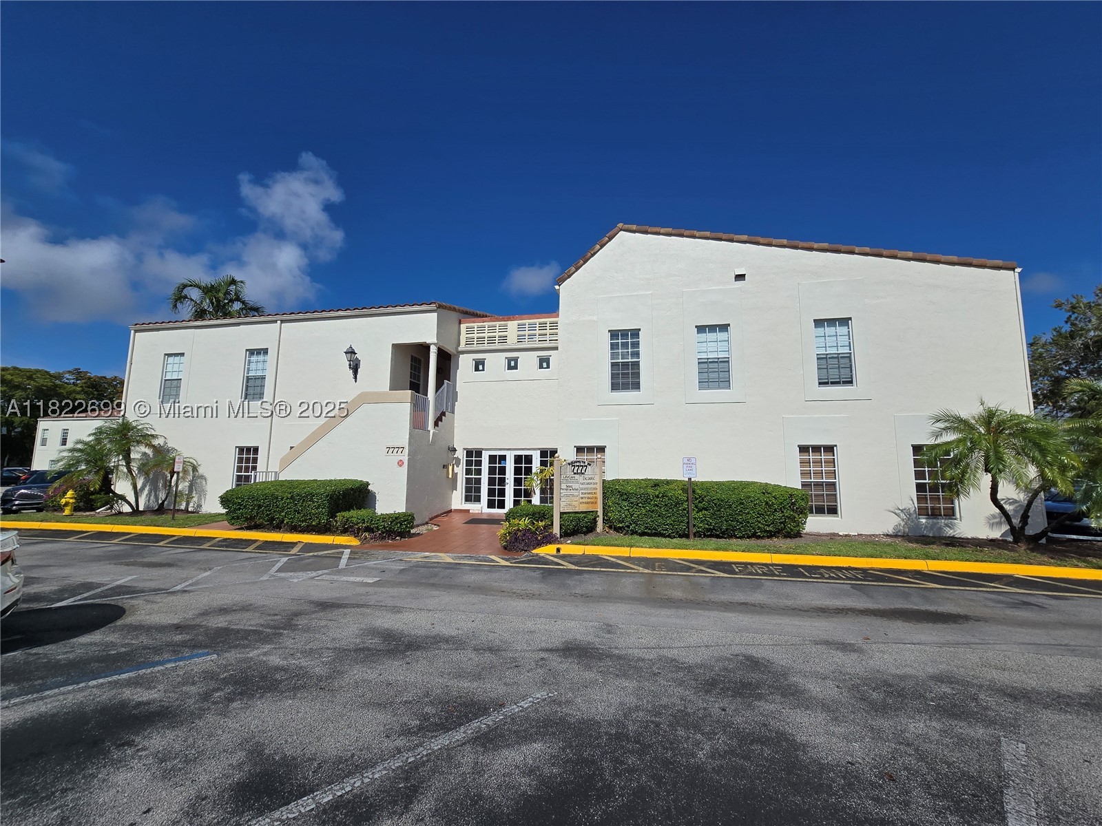 7777 N University Dr 101 Property Photo 2