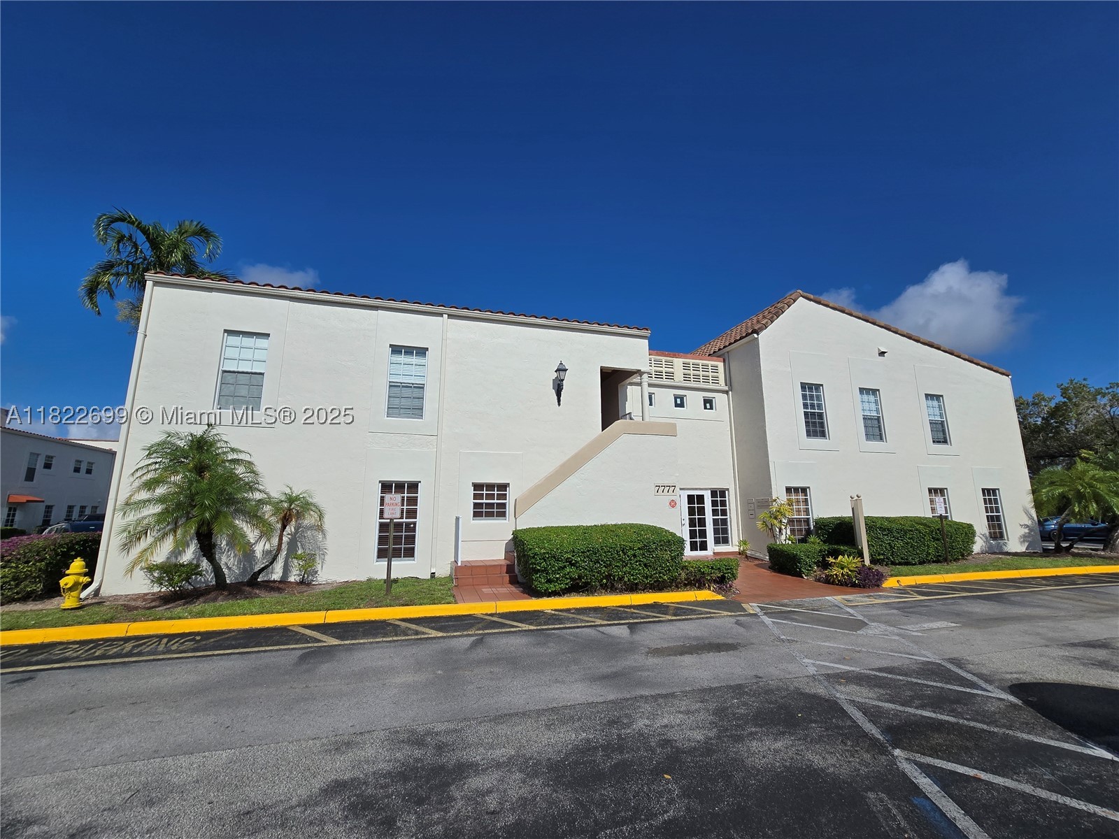 7777 N University Dr 101 Property Photo 3