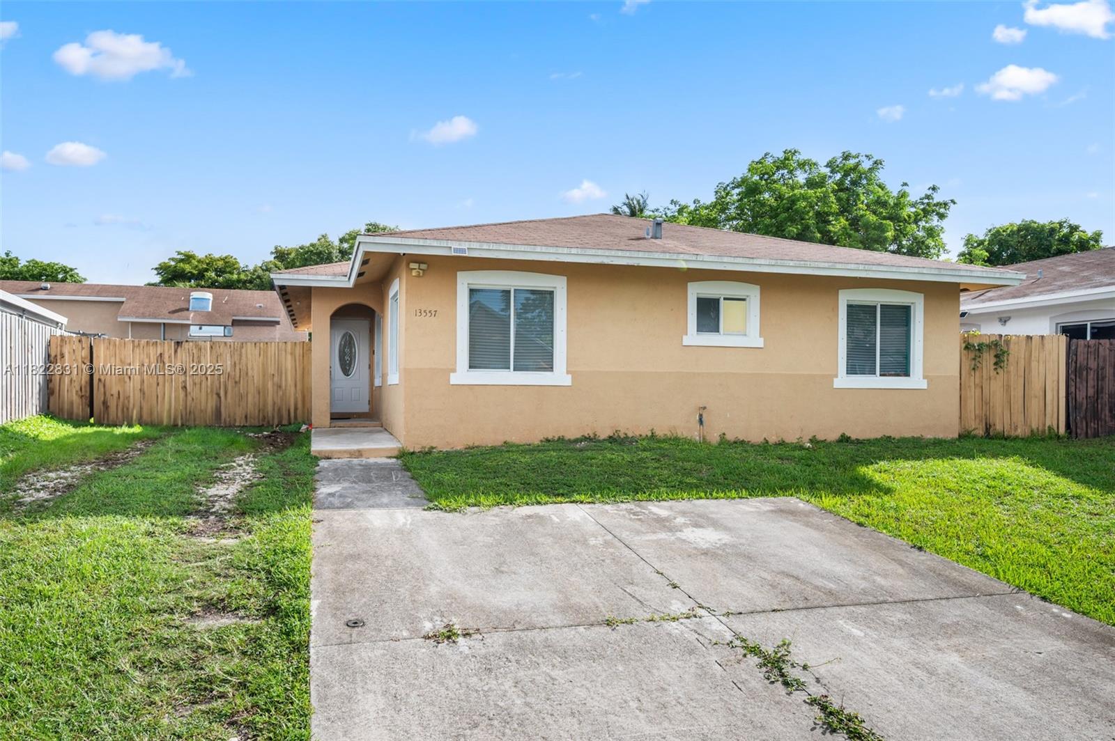 13557 SW 287th Ln Property Photo 1