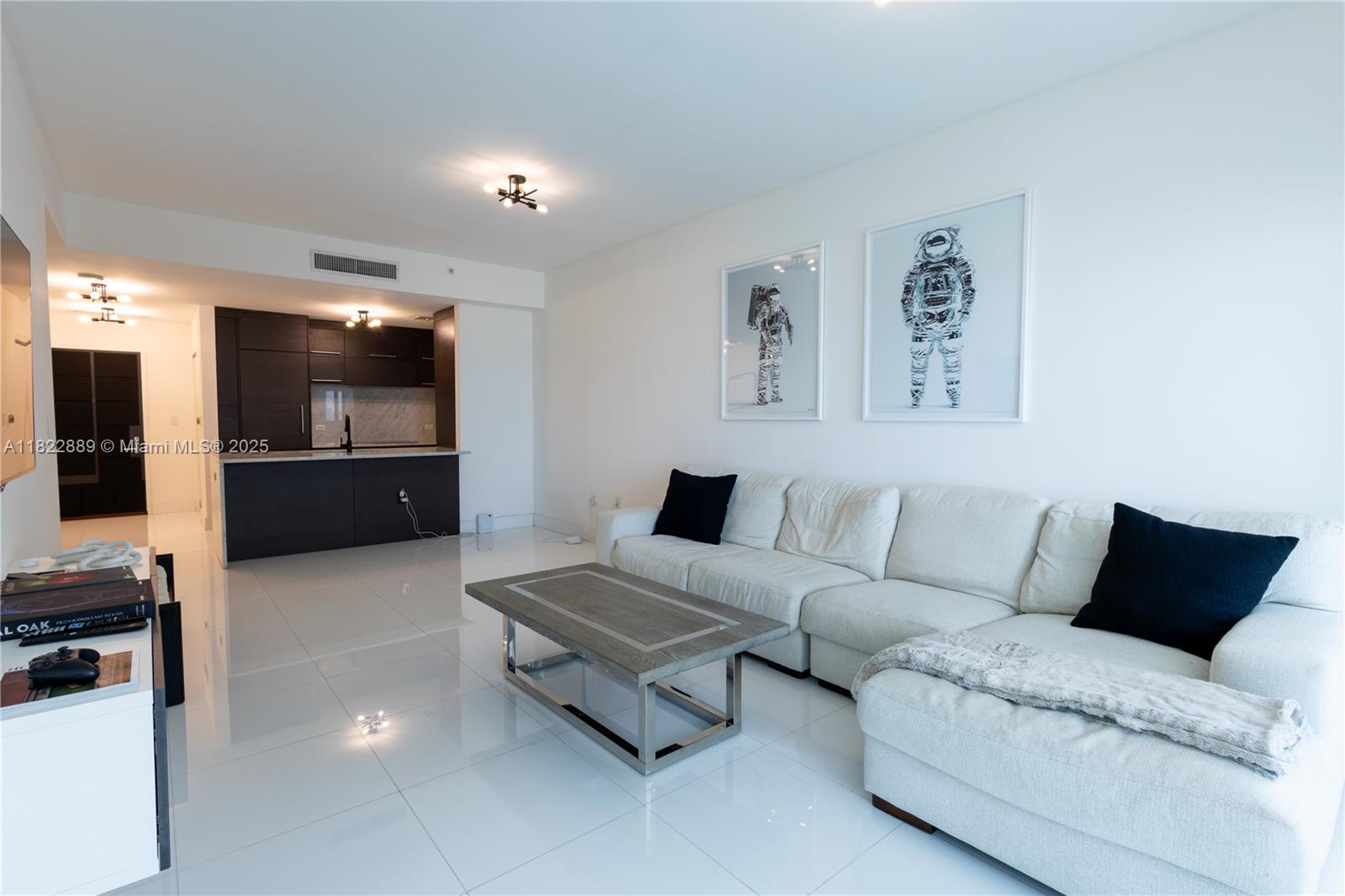 900 Biscayne Blvd 2210 Property Photo 1
