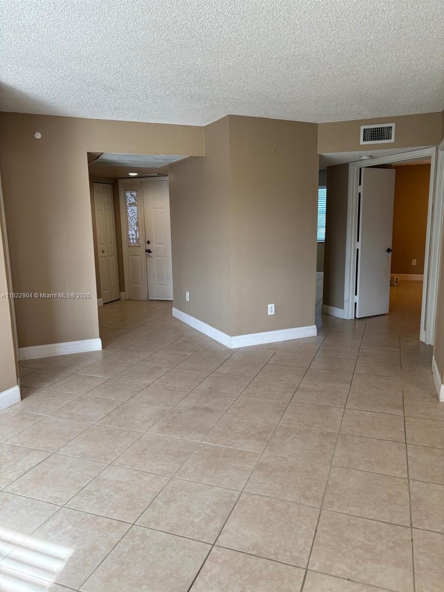 2633 Se 20th Ct 103-c Property Photo 2