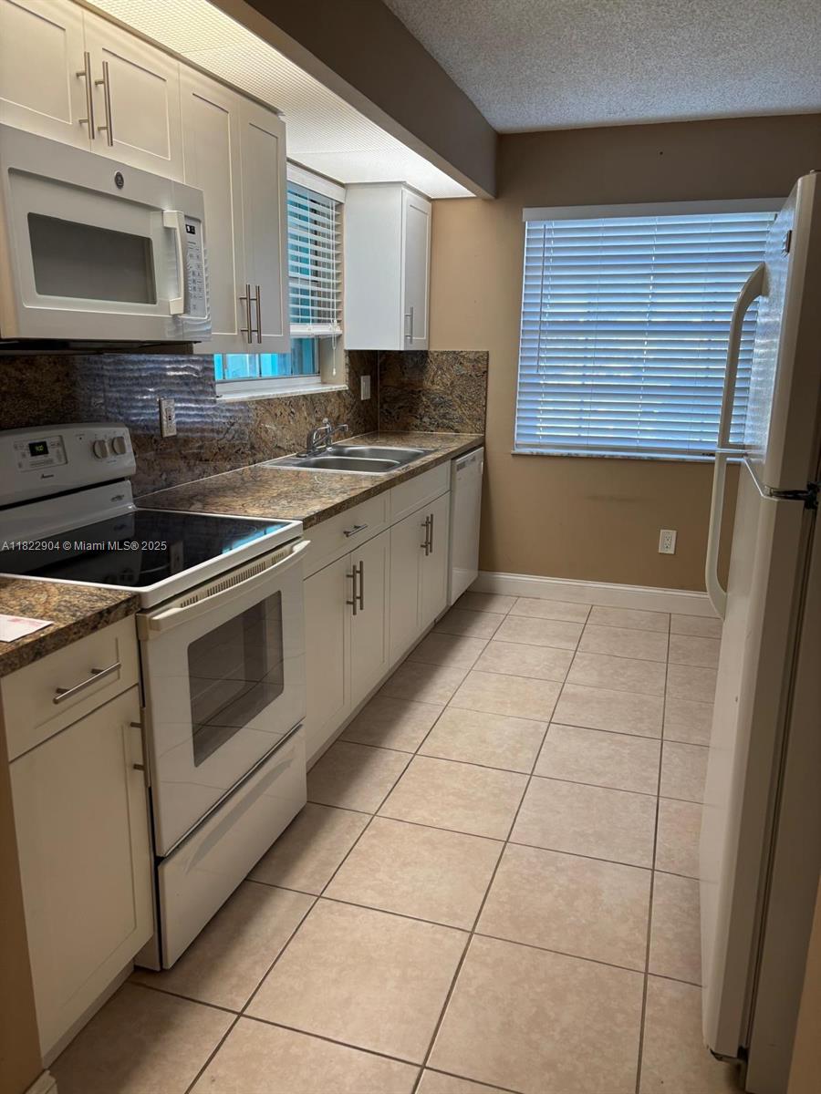 2633 Se 20th Ct 103-c Property Photo 6