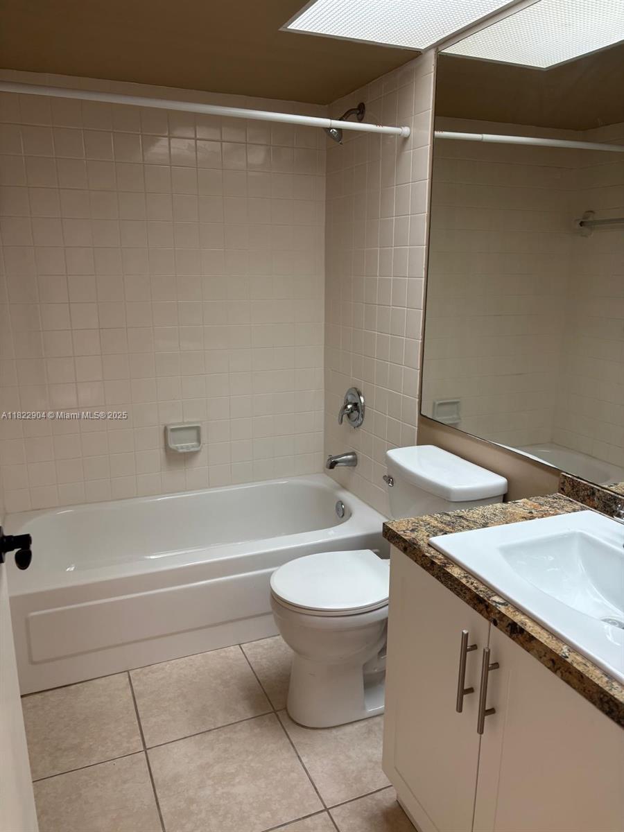 2633 Se 20th Ct 103-c Property Photo 9