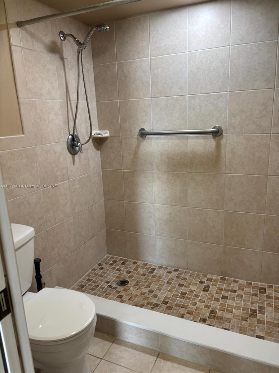 2633 Se 20th Ct 103-c Property Photo 14
