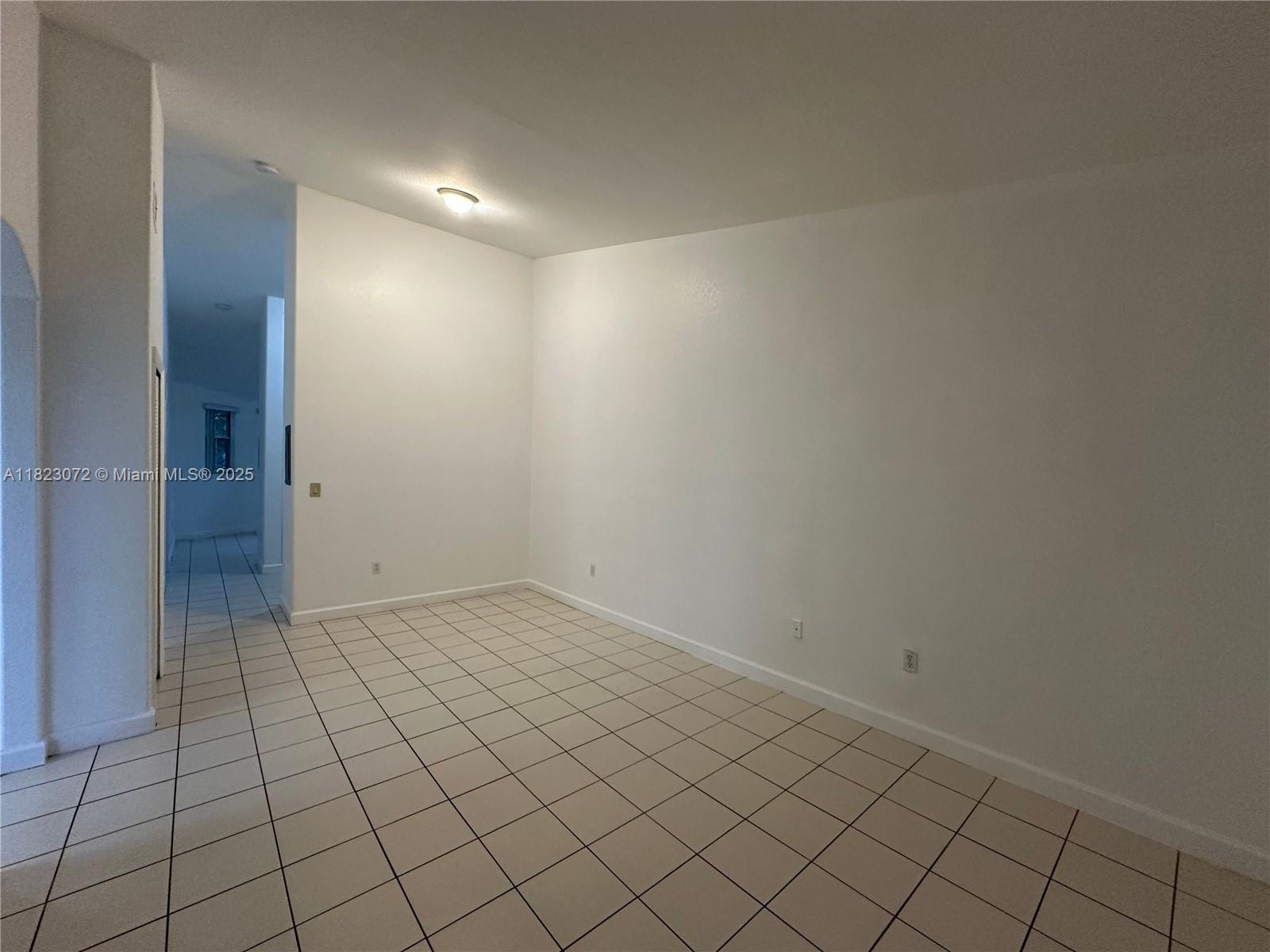 1661 Se 29th Ct 206 Property Photo 2