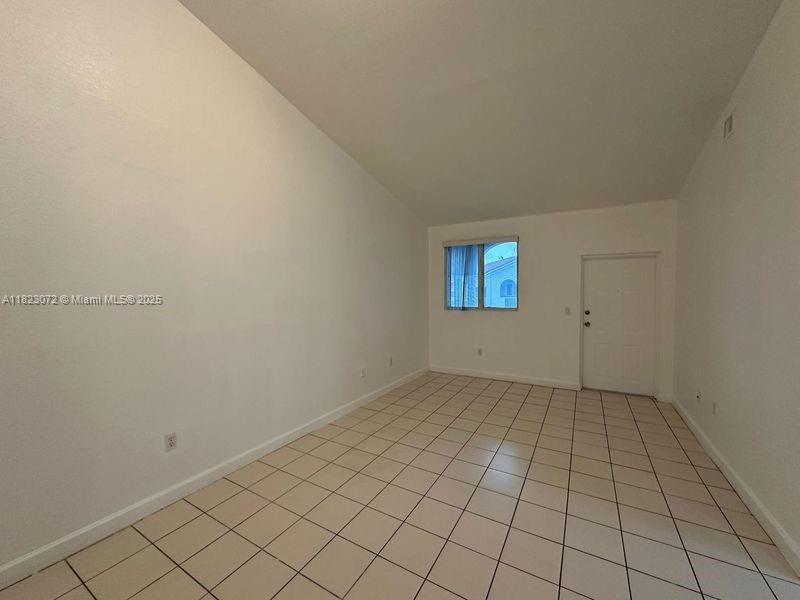 1661 Se 29th Ct 206 Property Photo 3