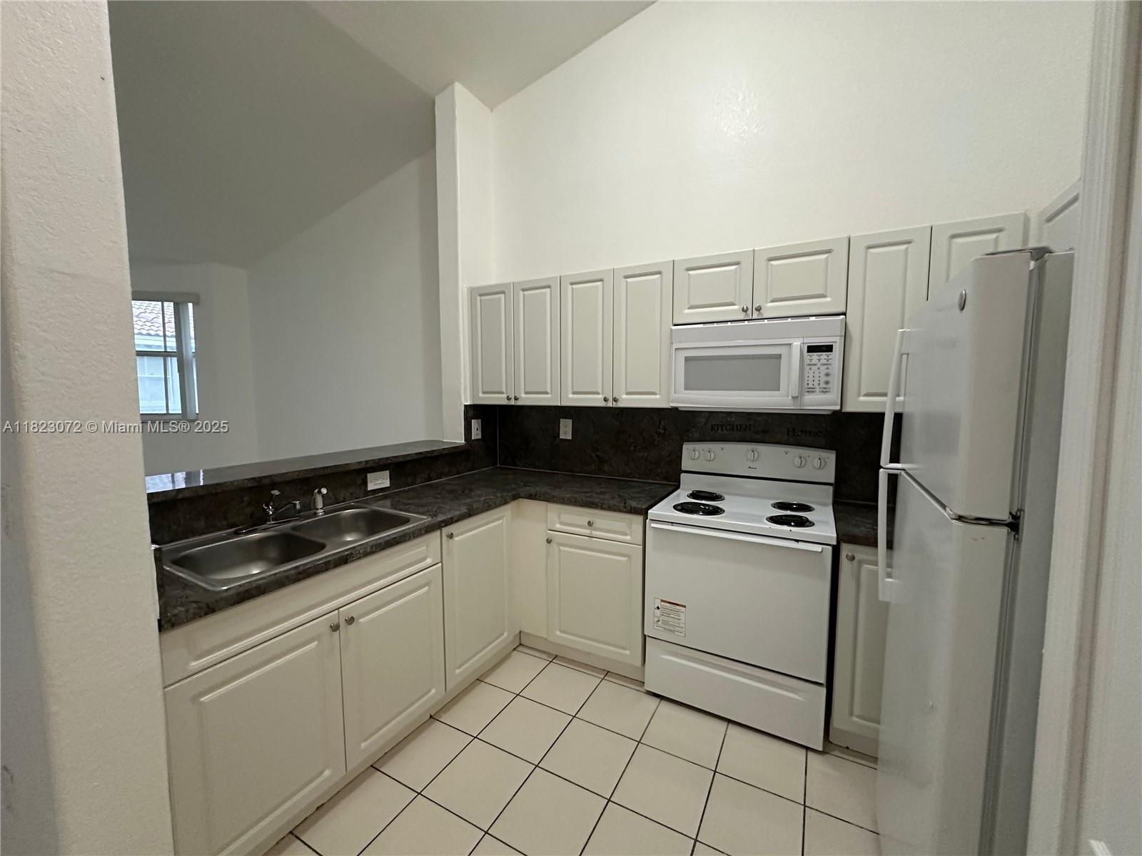 1661 Se 29th Ct 206 Property Photo 4