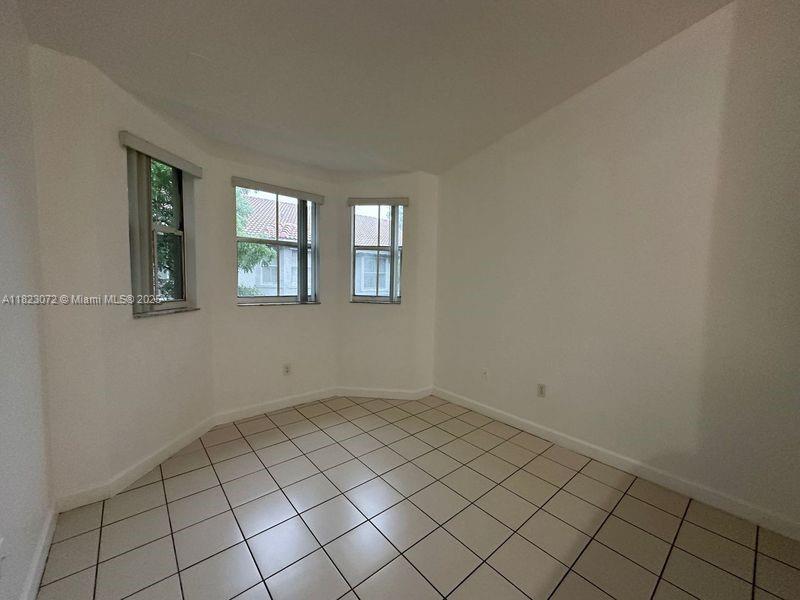 1661 Se 29th Ct 206 Property Photo 8