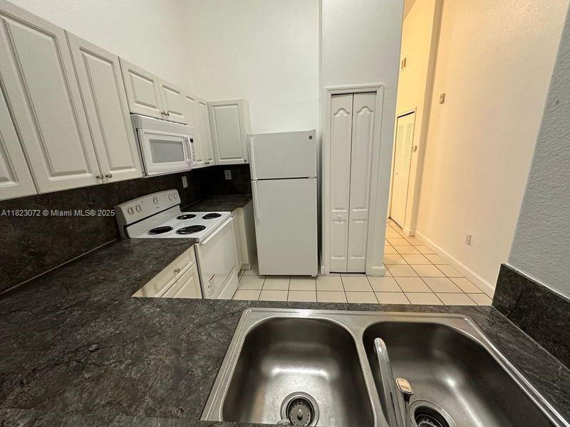 1661 Se 29th Ct 206 Property Photo 9