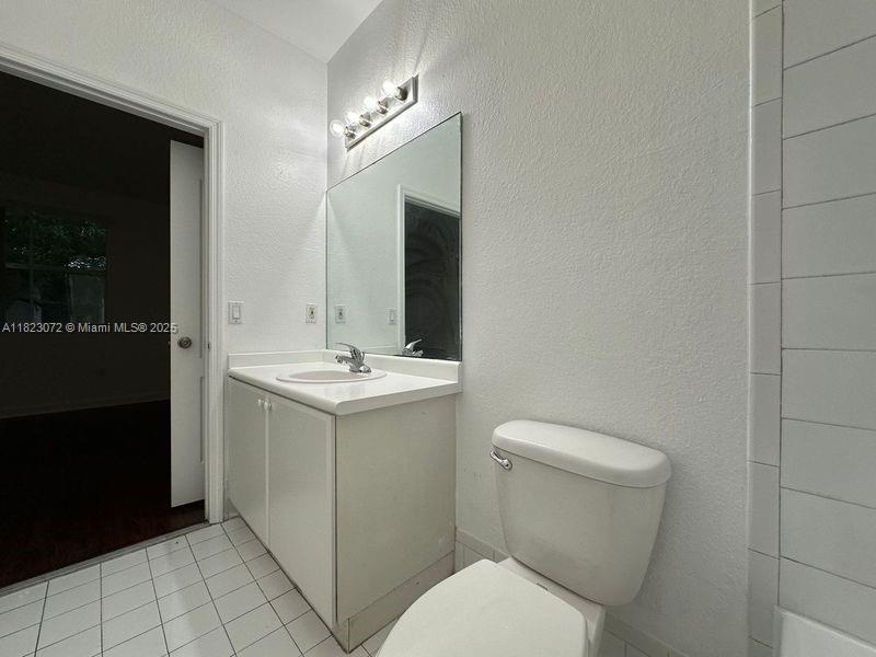 1661 Se 29th Ct 206 Property Photo 14