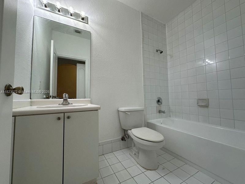 1661 Se 29th Ct 206 Property Photo 17