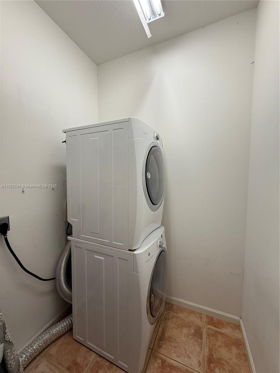 660 Se 23rd Ln Property Photo 11