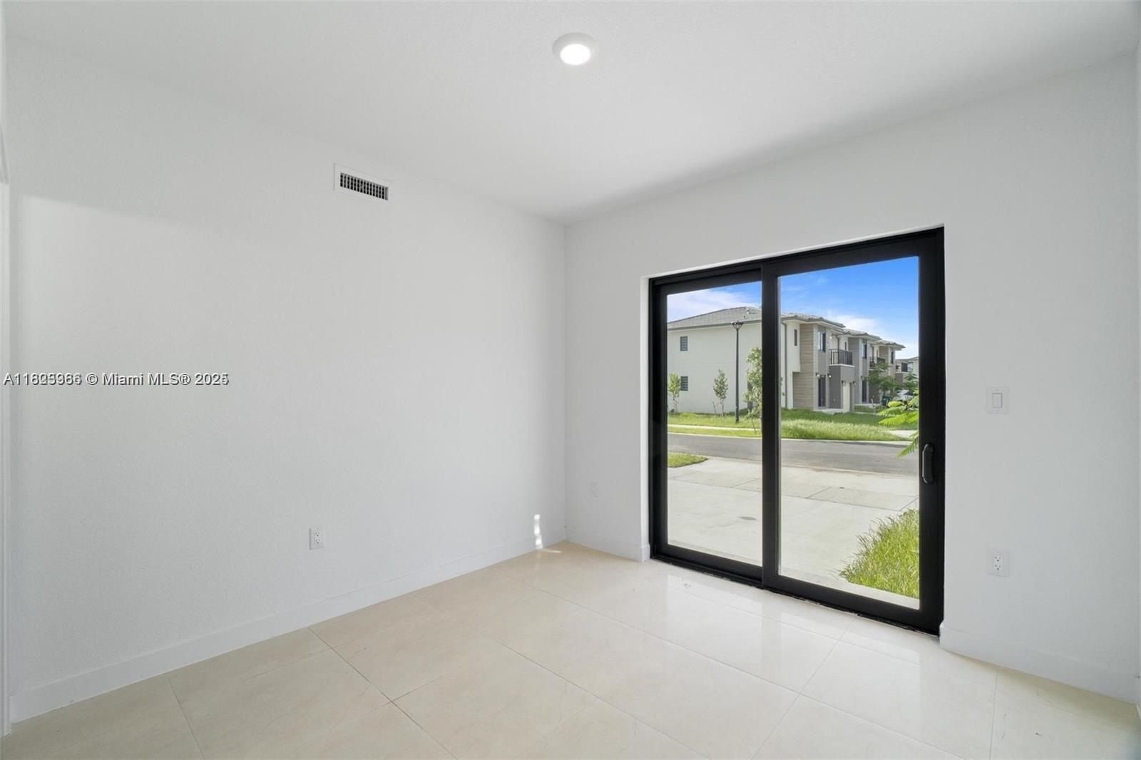 1119 Nw 1st St Property Photo 13