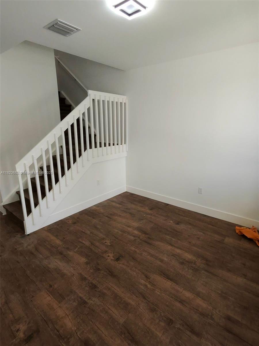 880 Sw 1st St 880 Property Photo 6