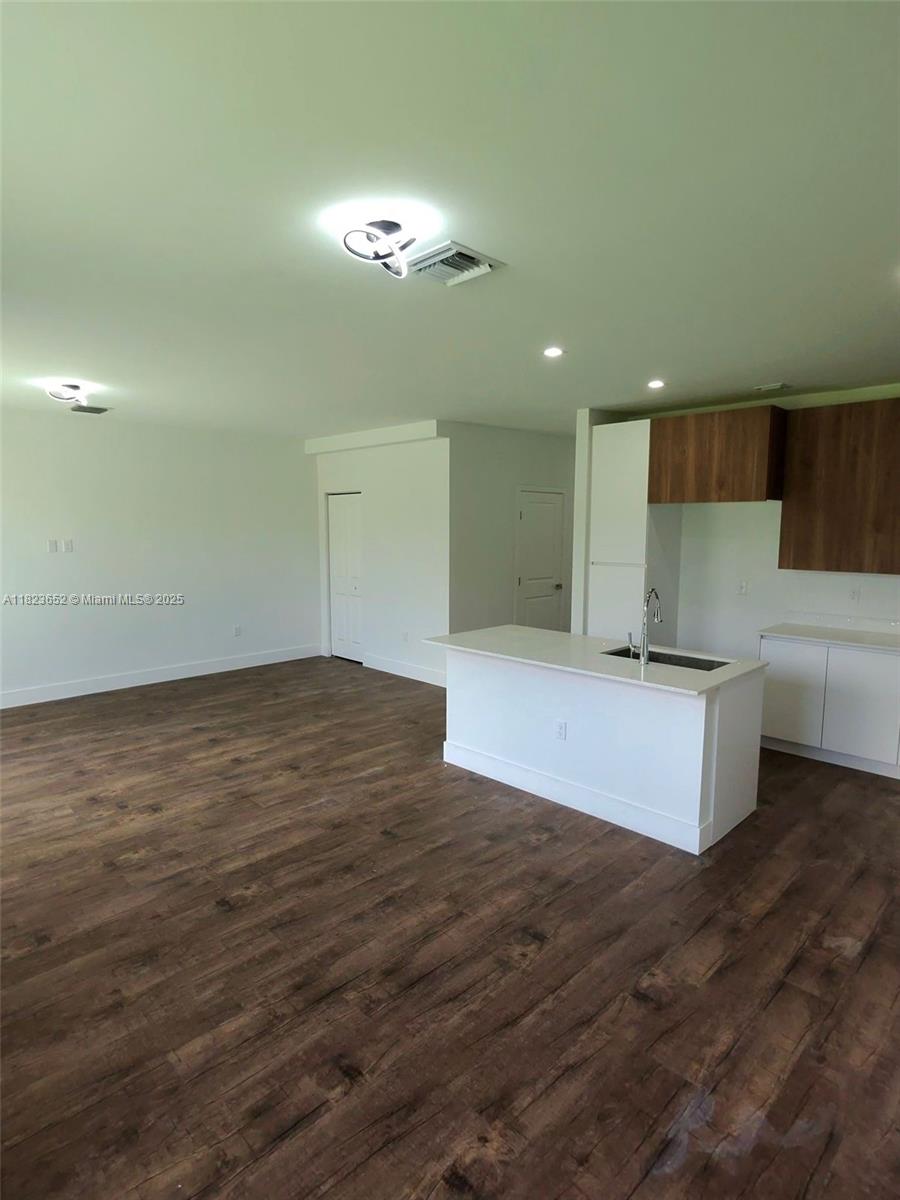 880 Sw 1st St 880 Property Photo 8
