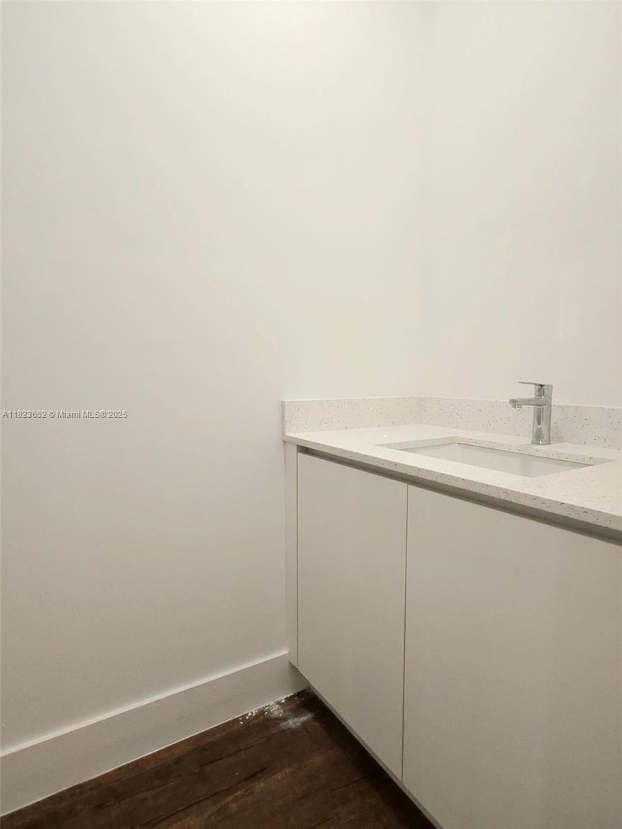 880 Sw 1st St 880 Property Photo 11