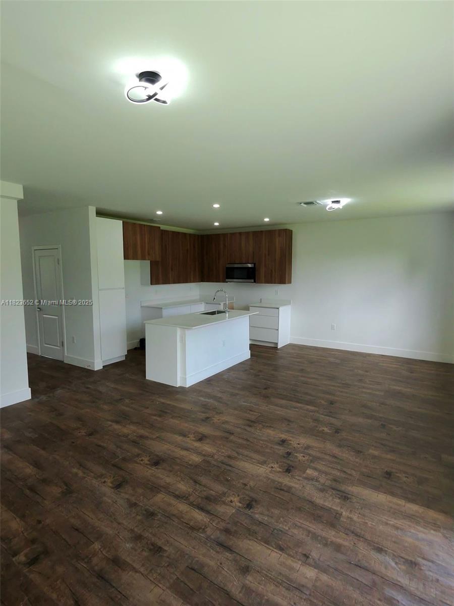 880 Sw 1st St 880 Property Photo 12