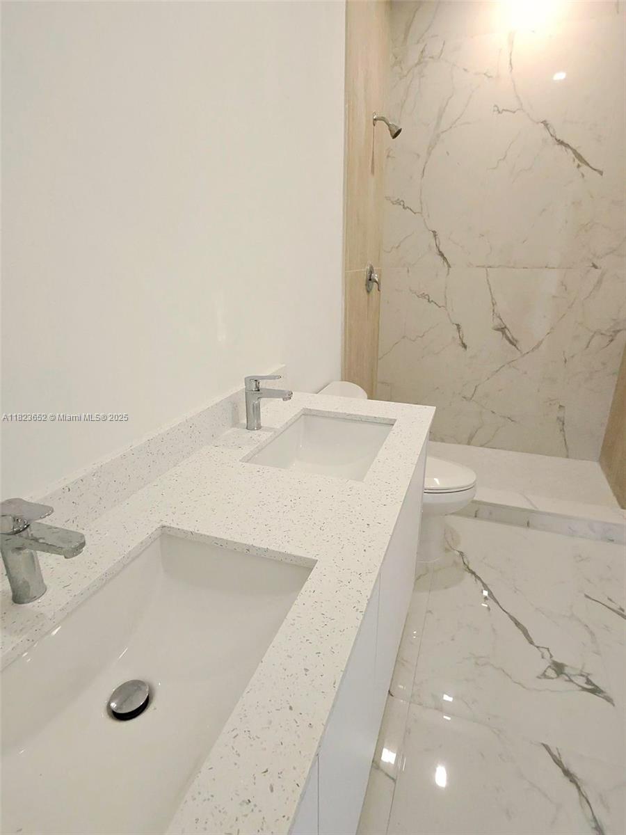 880 Sw 1st St 880 Property Photo 17
