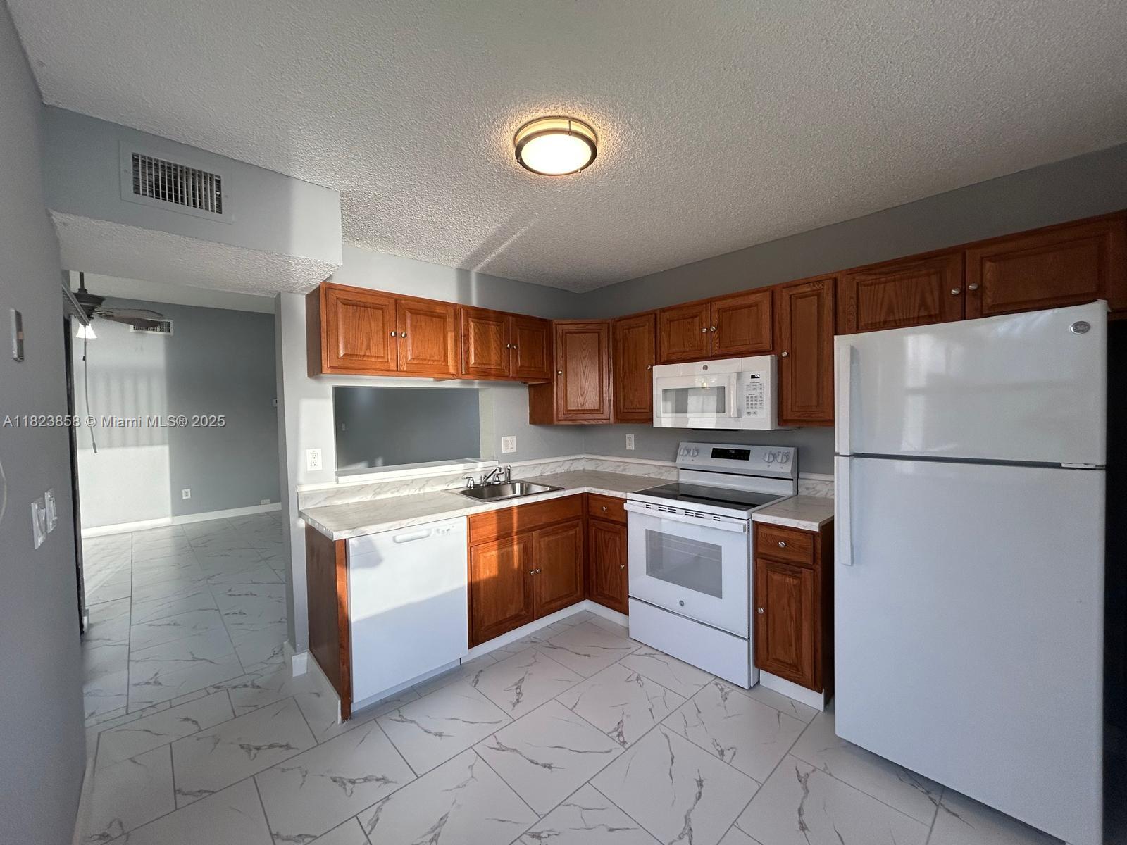 1300 S Franklin Ave 1300d Property Photo 3