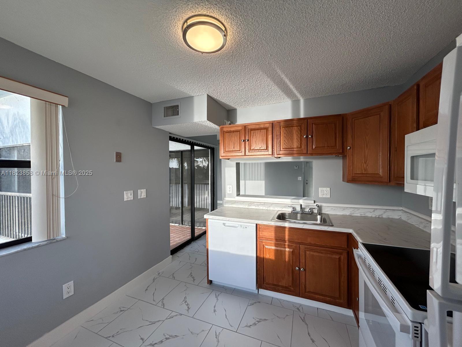 1300 S Franklin Ave 1300d Property Photo 5