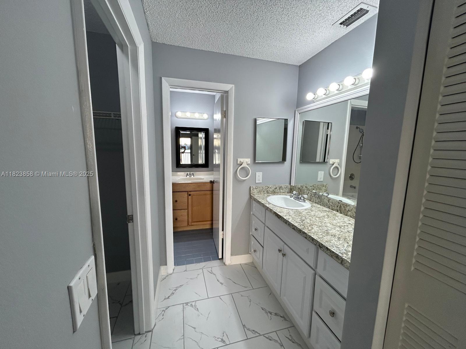 1300 S Franklin Ave 1300d Property Photo 15