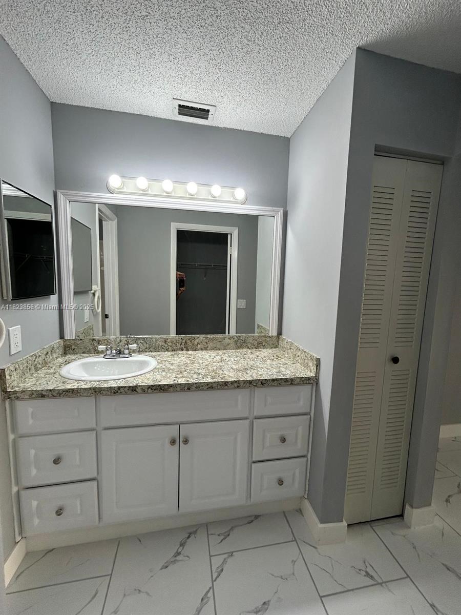1300 S Franklin Ave 1300d Property Photo 16
