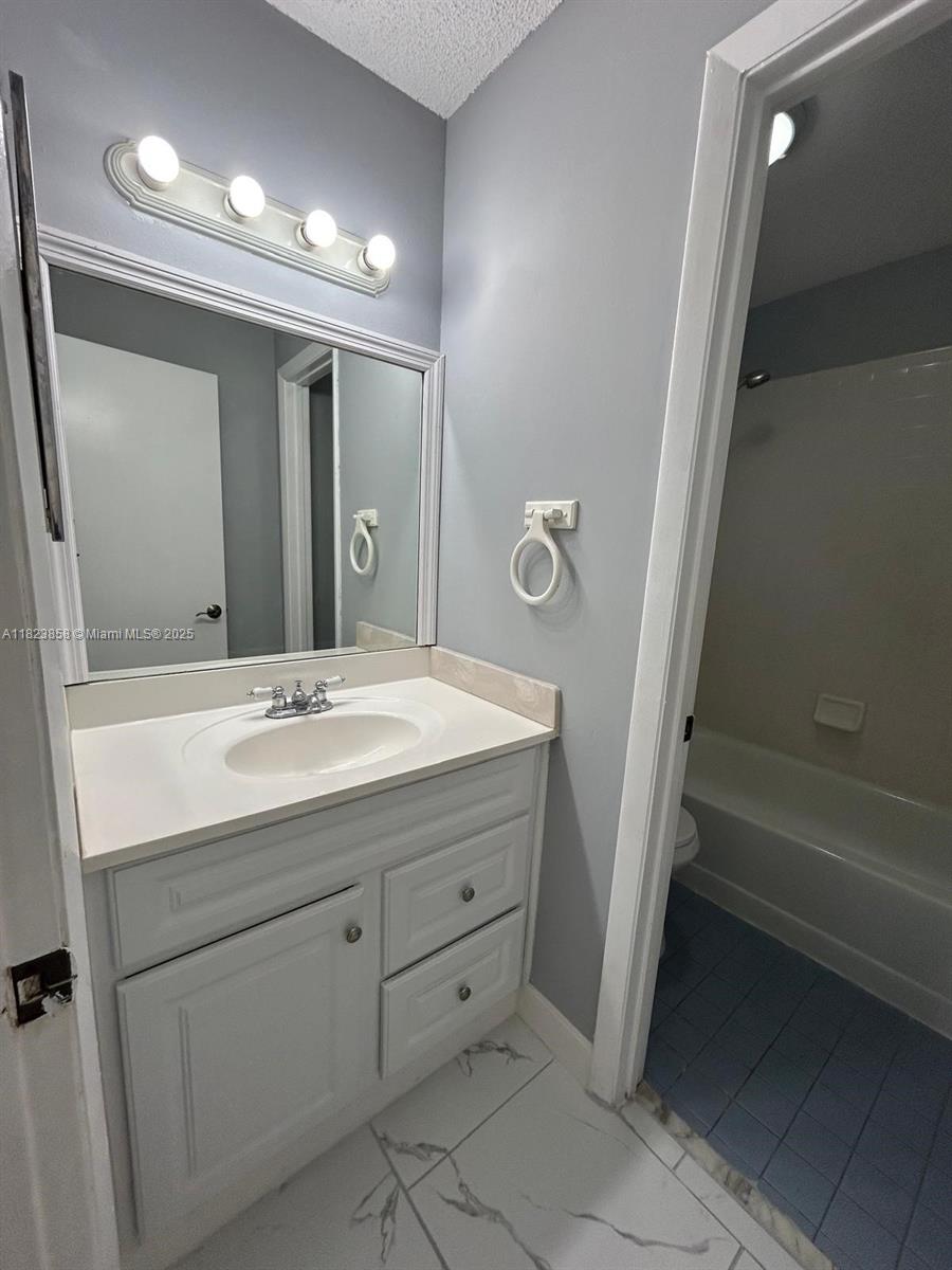 1300 S Franklin Ave 1300d Property Photo 23