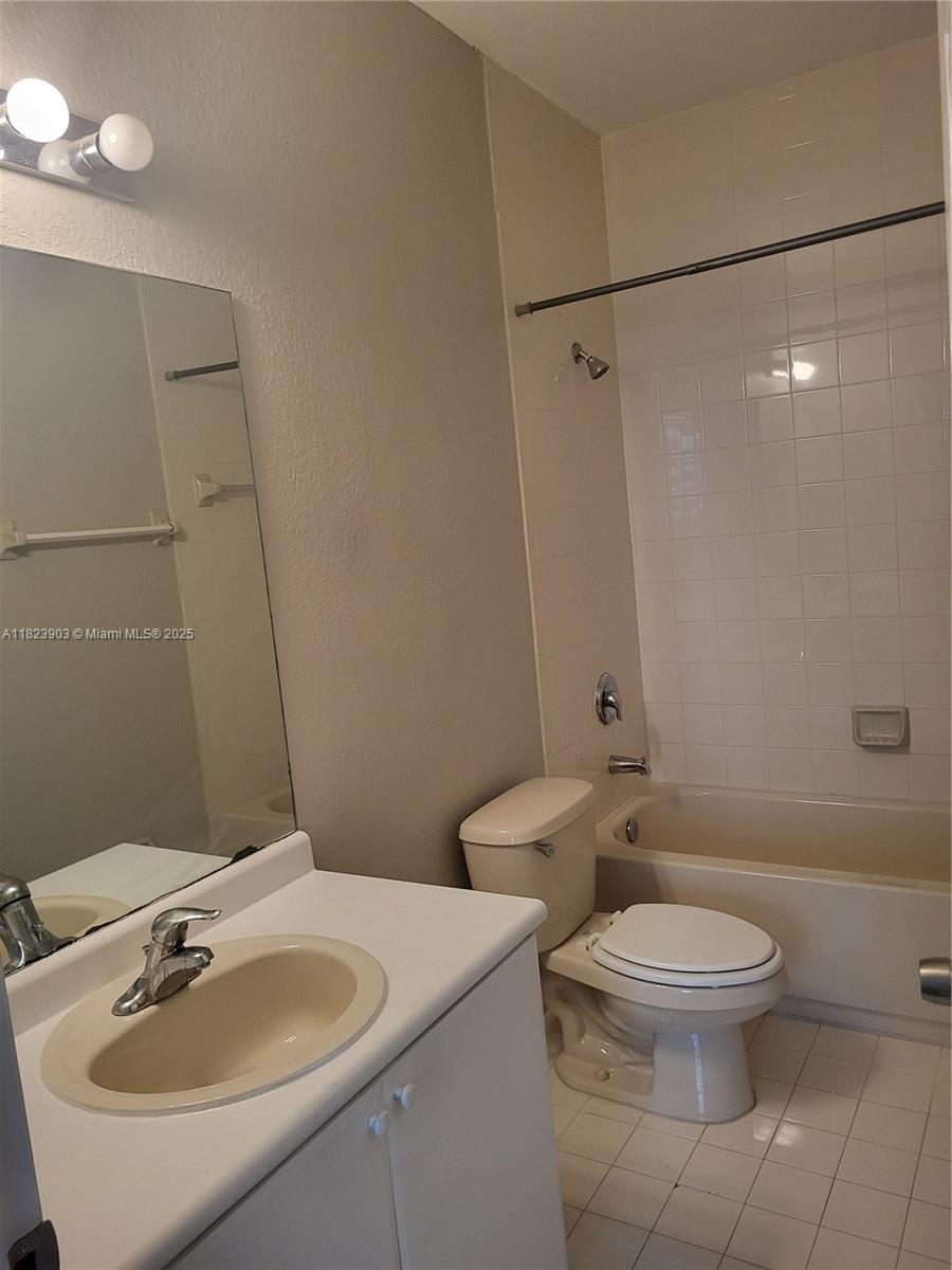1662 Se 27th Dr 202 Property Photo 8