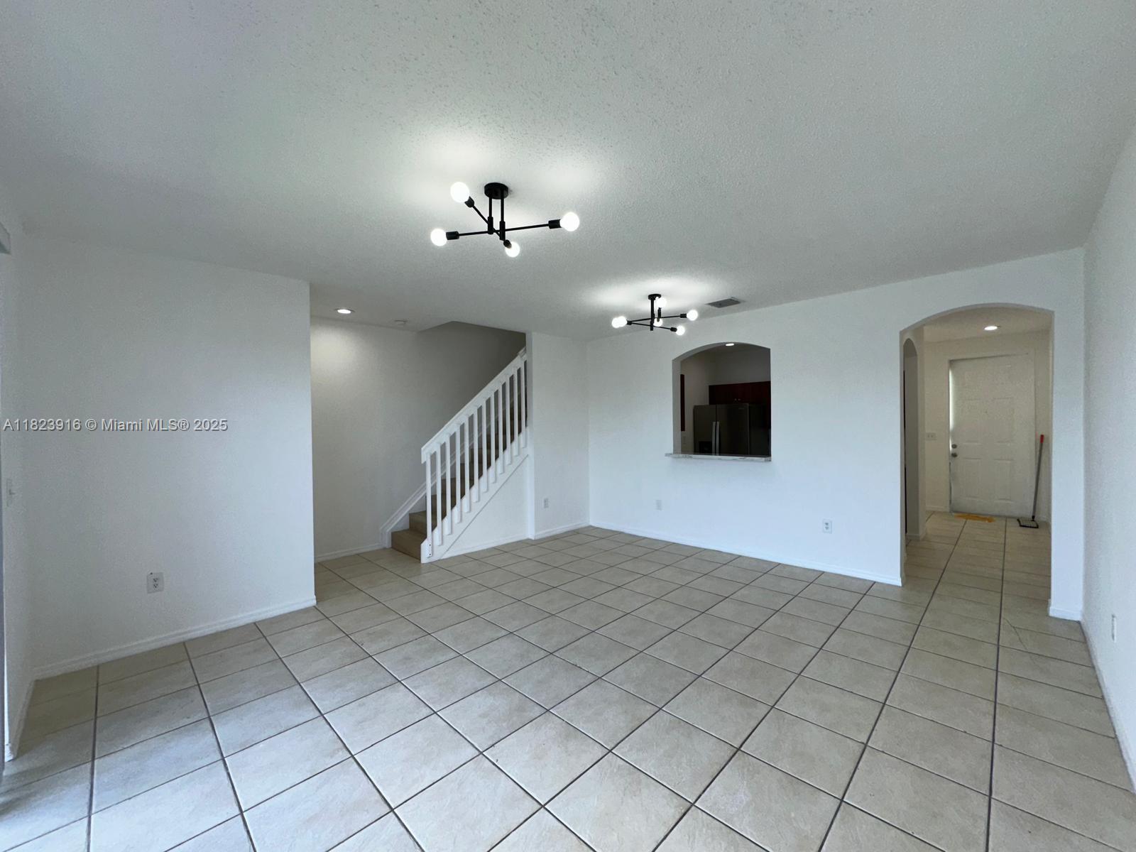1018 Ne 42nd Ter Property Photo 8
