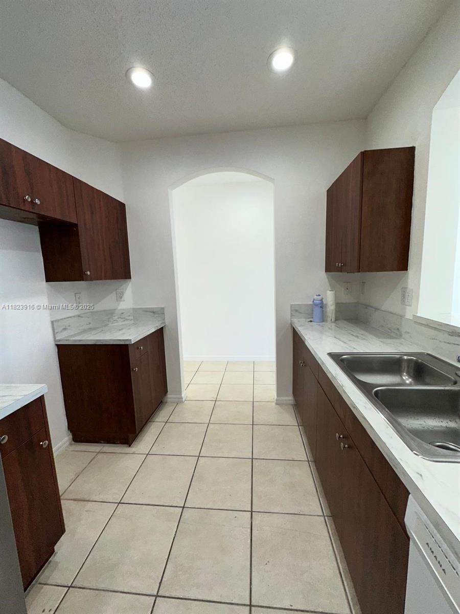 1018 Ne 42nd Ter Property Photo 11