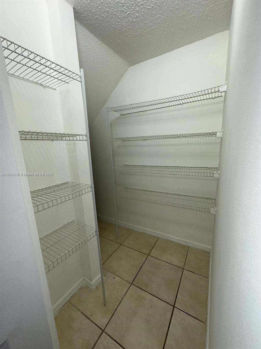 1018 Ne 42nd Ter Property Photo 12