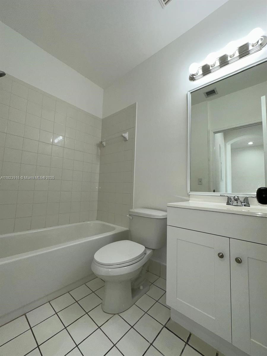 1018 Ne 42nd Ter Property Photo 13