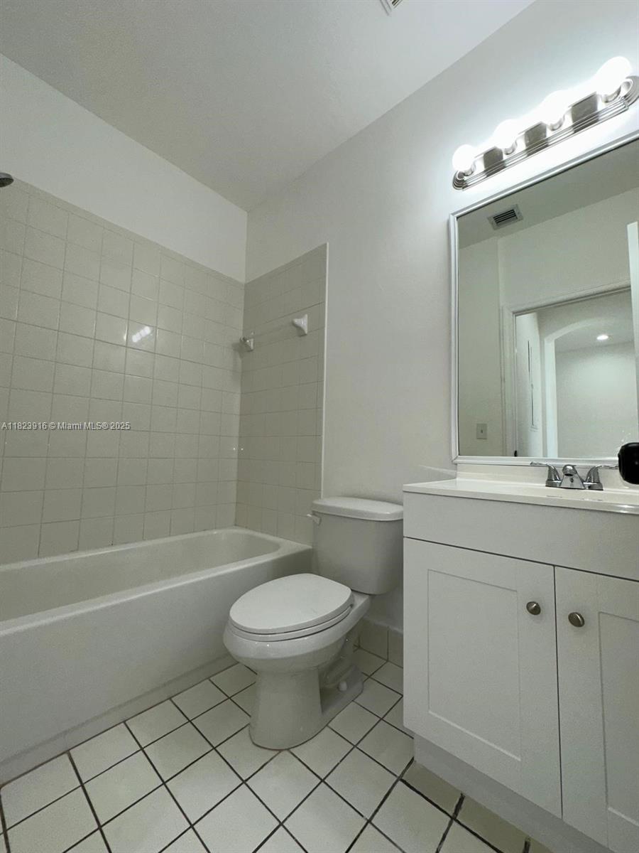1018 Ne 42nd Ter Property Photo 14