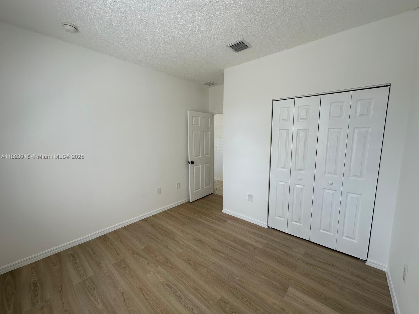 1018 Ne 42nd Ter Property Photo 15