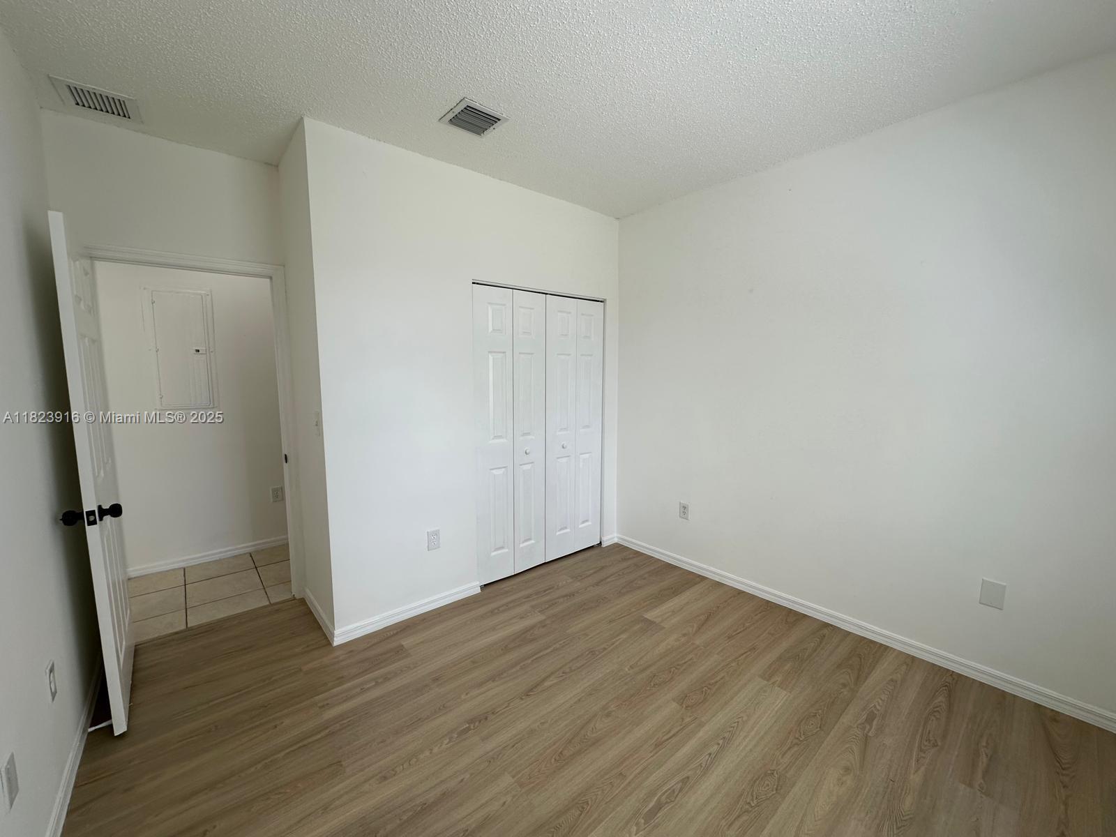 1018 Ne 42nd Ter Property Photo 16