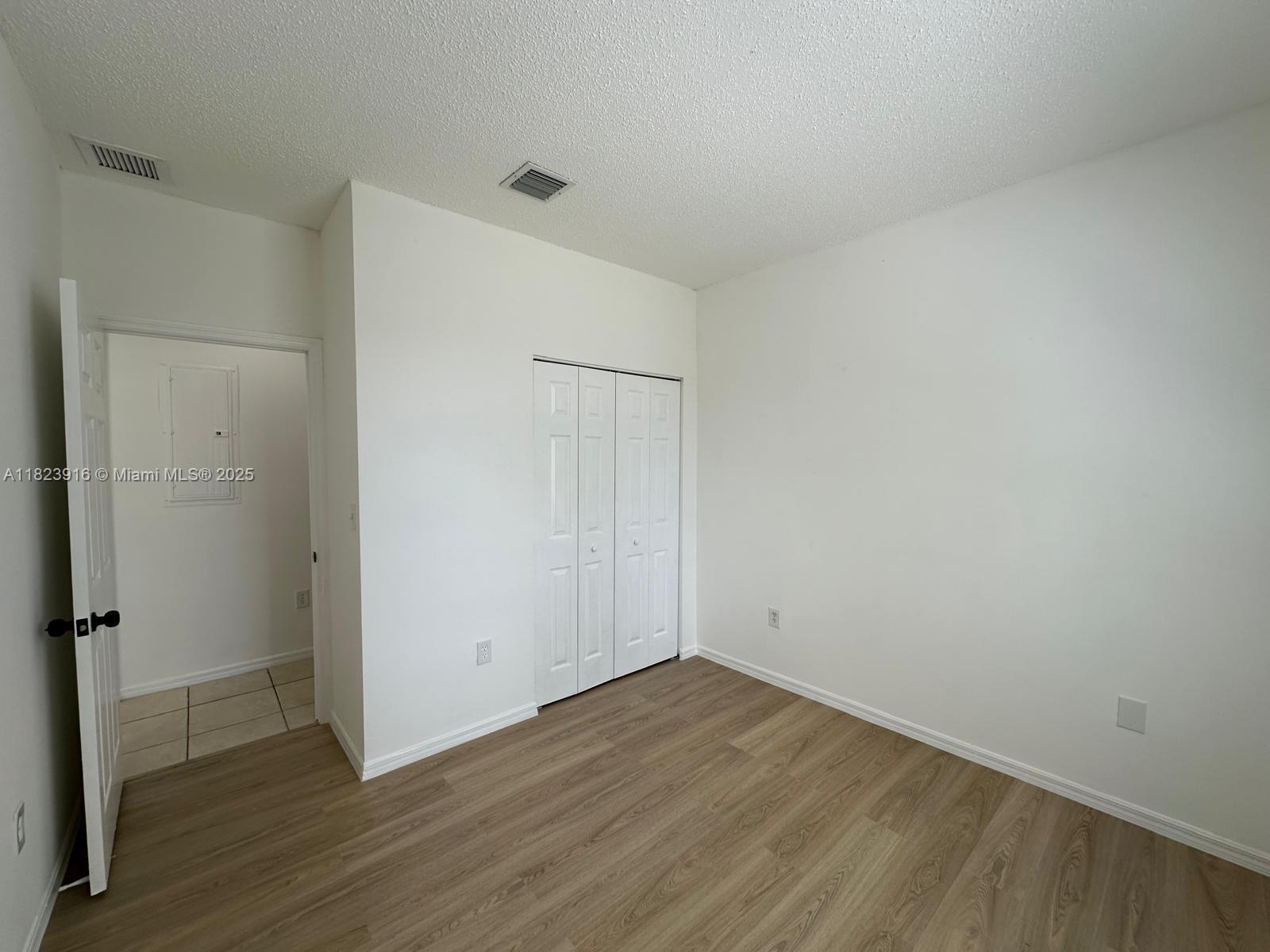 1018 Ne 42nd Ter Property Photo 17