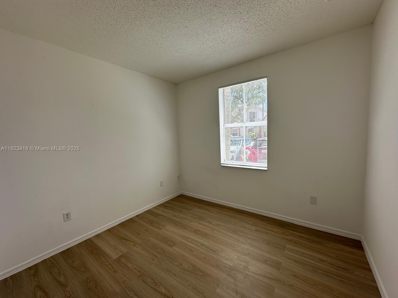 1018 Ne 42nd Ter Property Photo 18