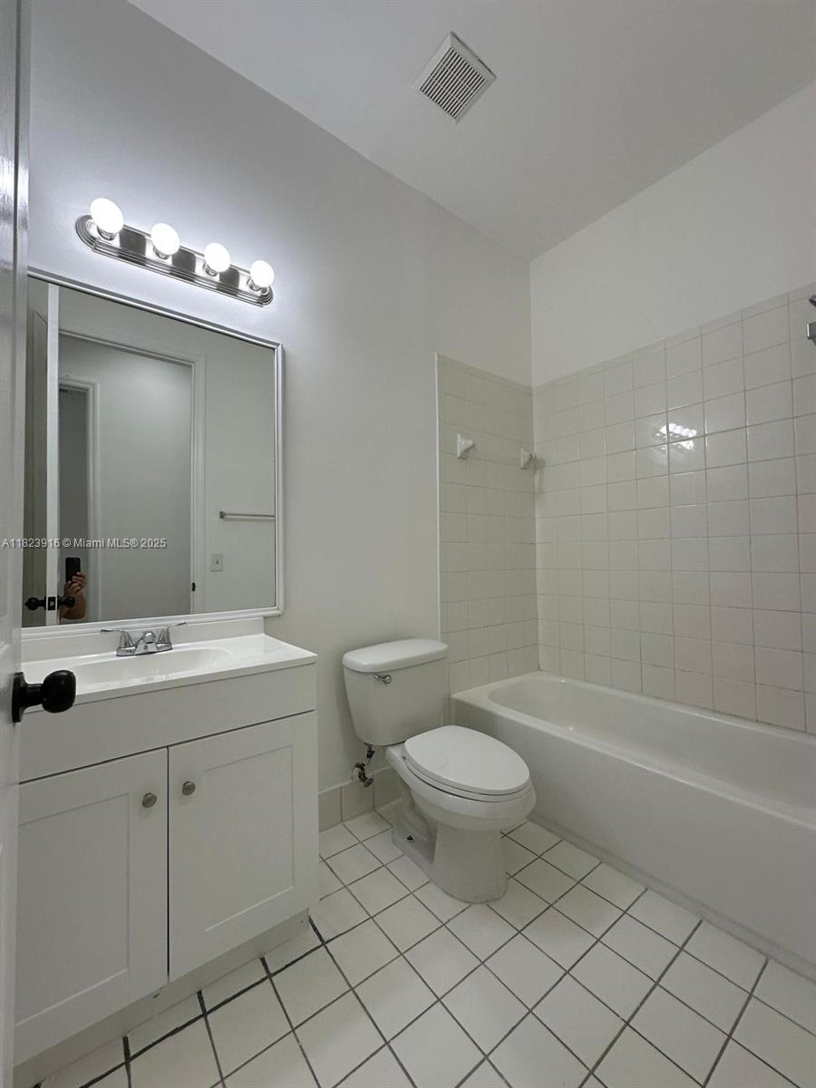 1018 Ne 42nd Ter Property Photo 21