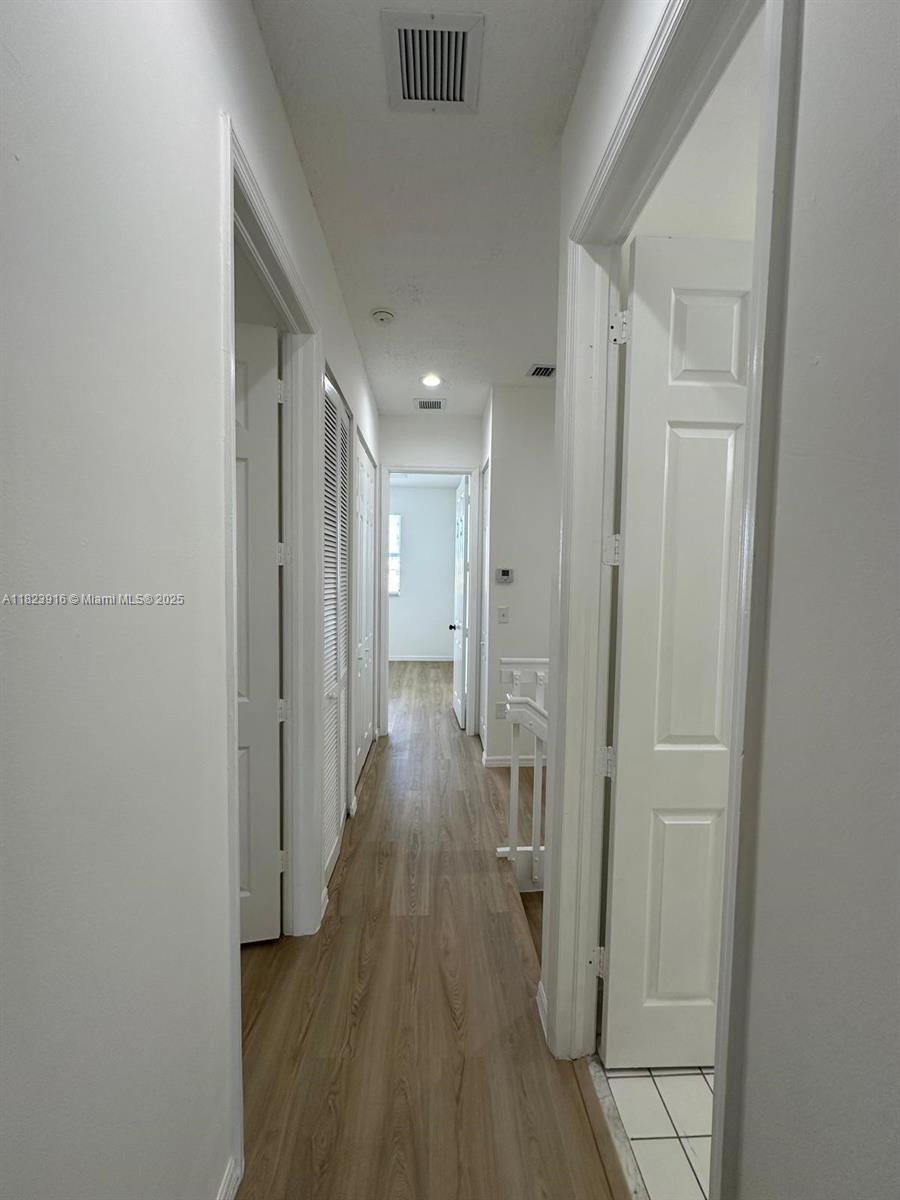 1018 Ne 42nd Ter Property Photo 22