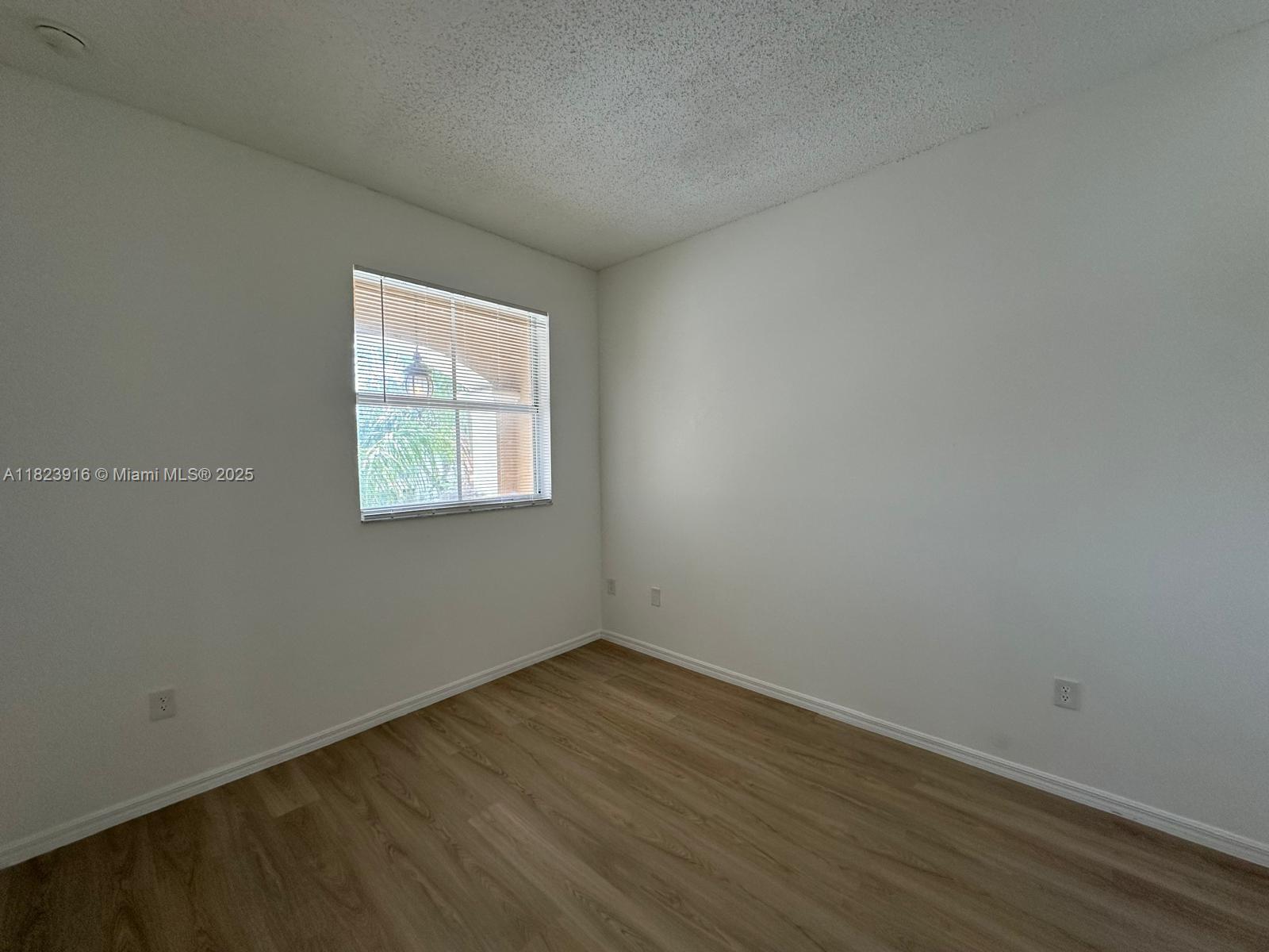 1018 Ne 42nd Ter Property Photo 23