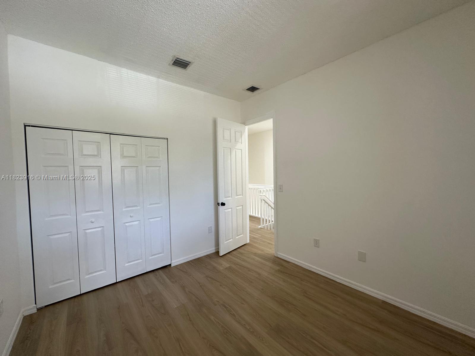1018 Ne 42nd Ter Property Photo 24