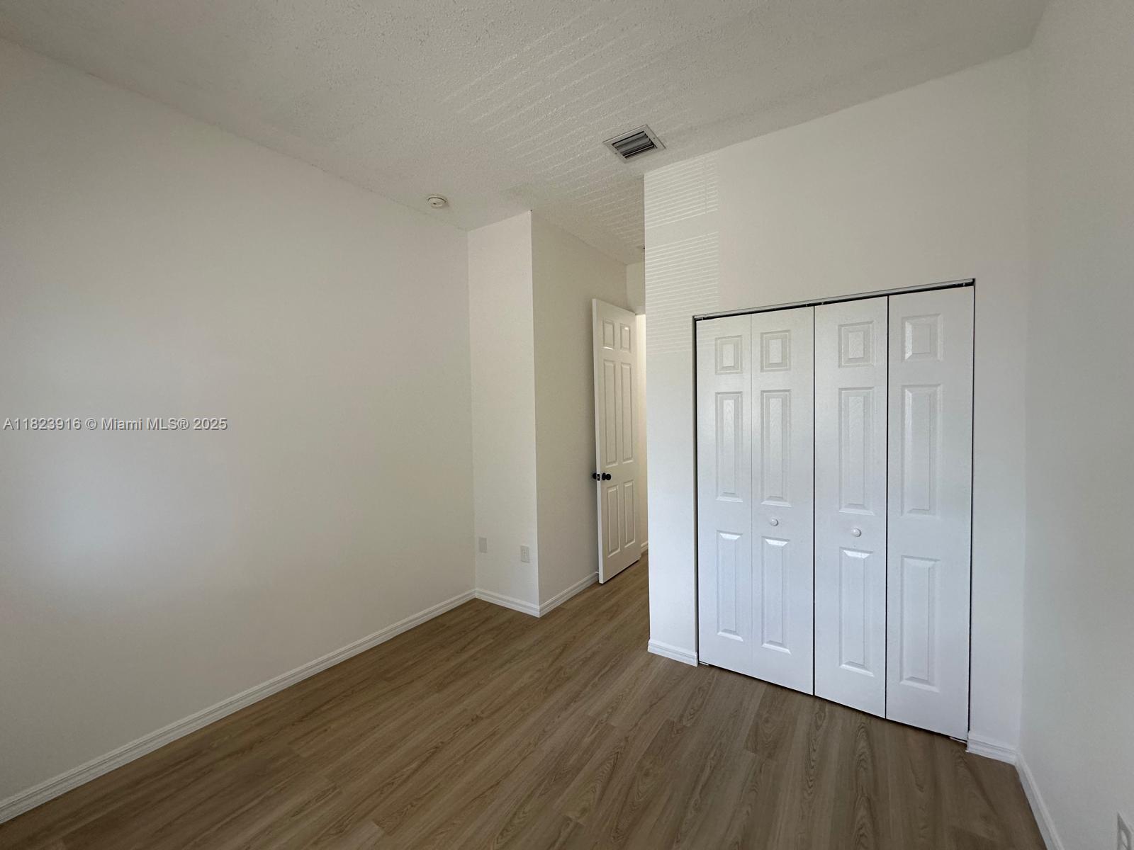 1018 Ne 42nd Ter Property Photo 25
